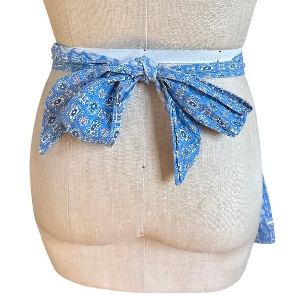 Vintage Hostess Apron with Heart Pockets and RikRak - Picture 3 of 4